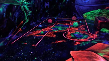 3D-Schwarzlicht-Minigolf