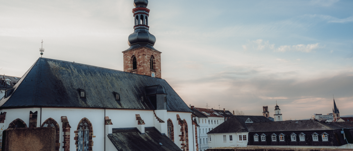 Blick auf die Schlosskirche von der Schlossmauer aus