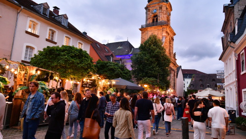 Altstadtfest 2024: Besucherinnen und Besucher in der Katholisch-Kirch-Straße