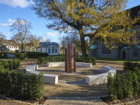 Gedenkort Nachhall Echelmeyerpark, perspektive auf die Kirche