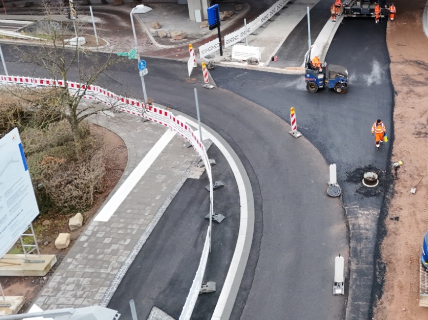 Drohnenaufnahme vom Bau des Kreisels unter der Westspangenbrücke